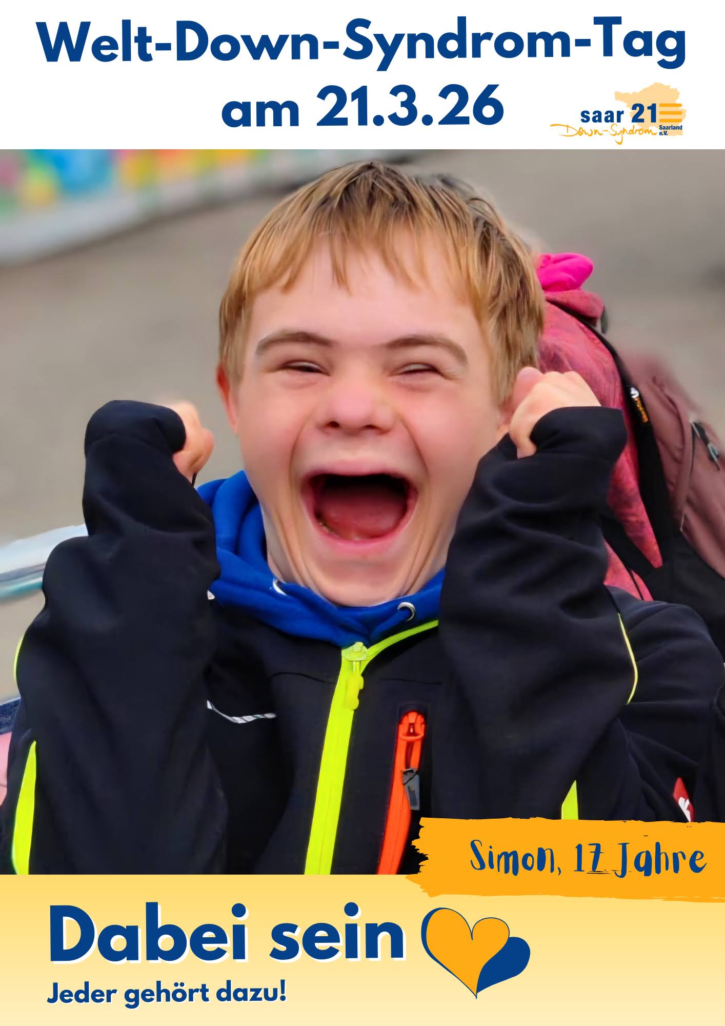 Jugendlicher mit Down-Syndrom jubelt